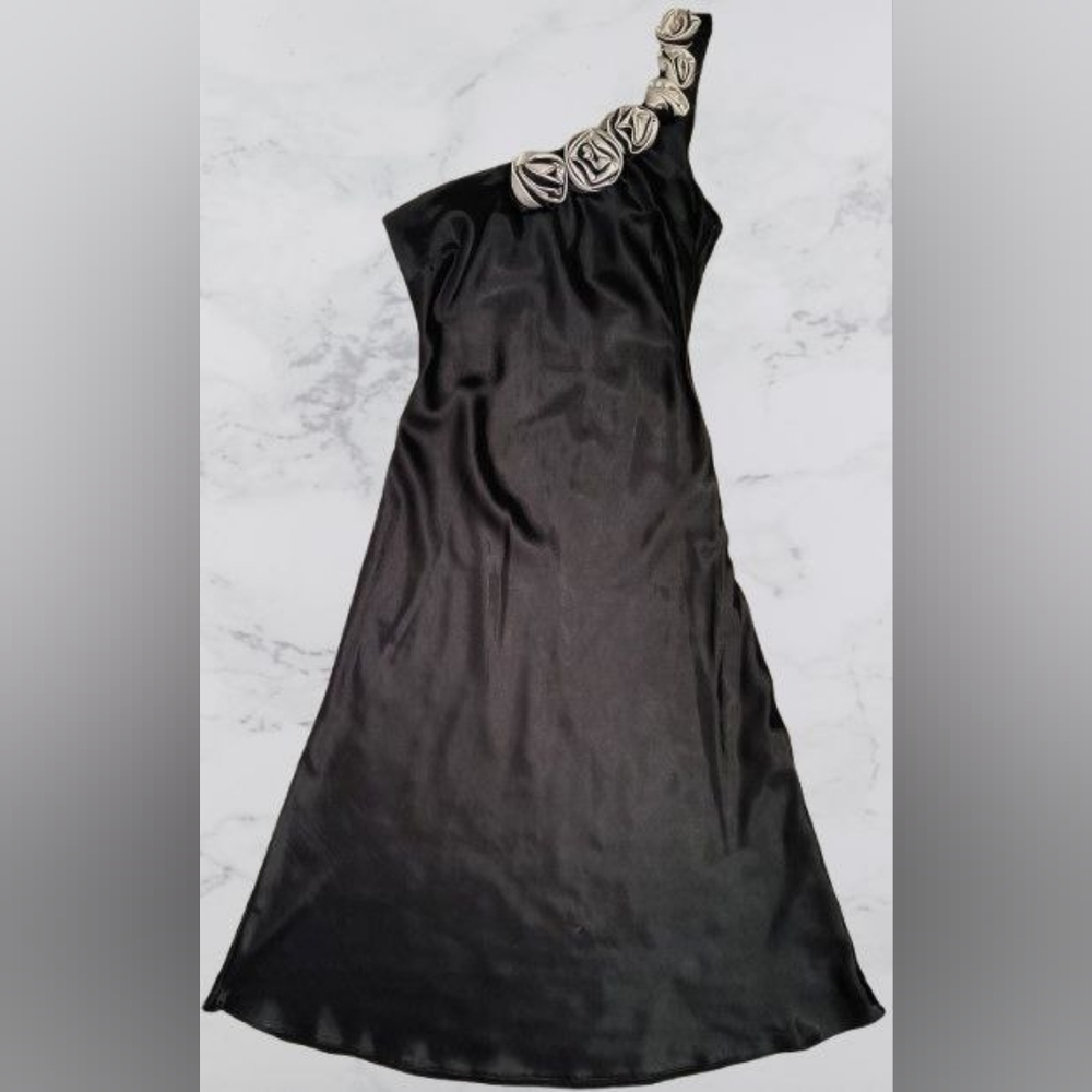 Elegant Black One-Shoulder Silk Dress